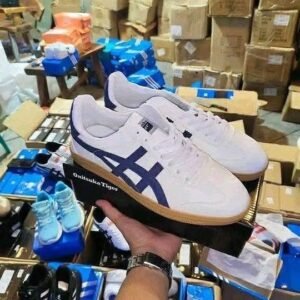 Alternative view of Authentic trainers