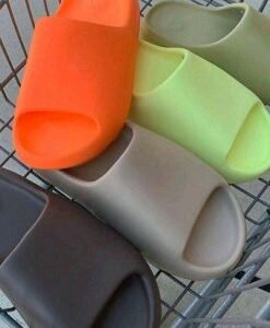 Alternative view of YEEZY SLIDES PALLETS