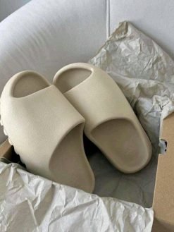 YEEZY SLIDES PALLETS - Image 4