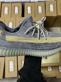 YEEZY SHOES PALLET - Image 3