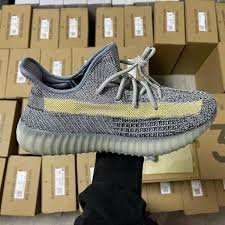 Alternative view of Yeezy sneakers pallets